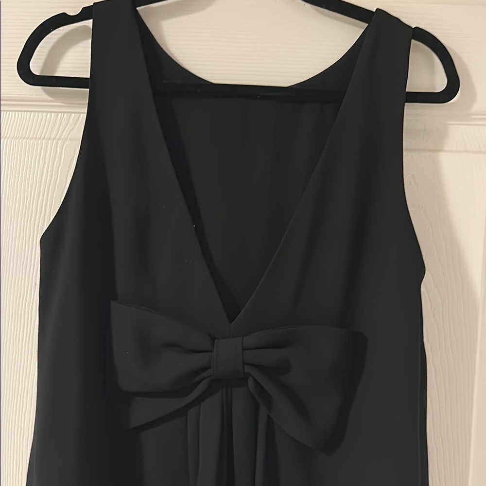 Elegant Black Sleeveless Dress with Bow
